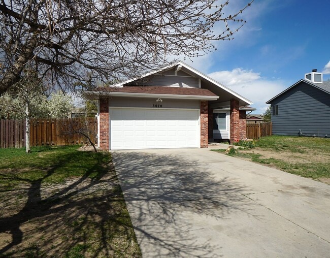 Building Photo - 3070 Mirage Dr