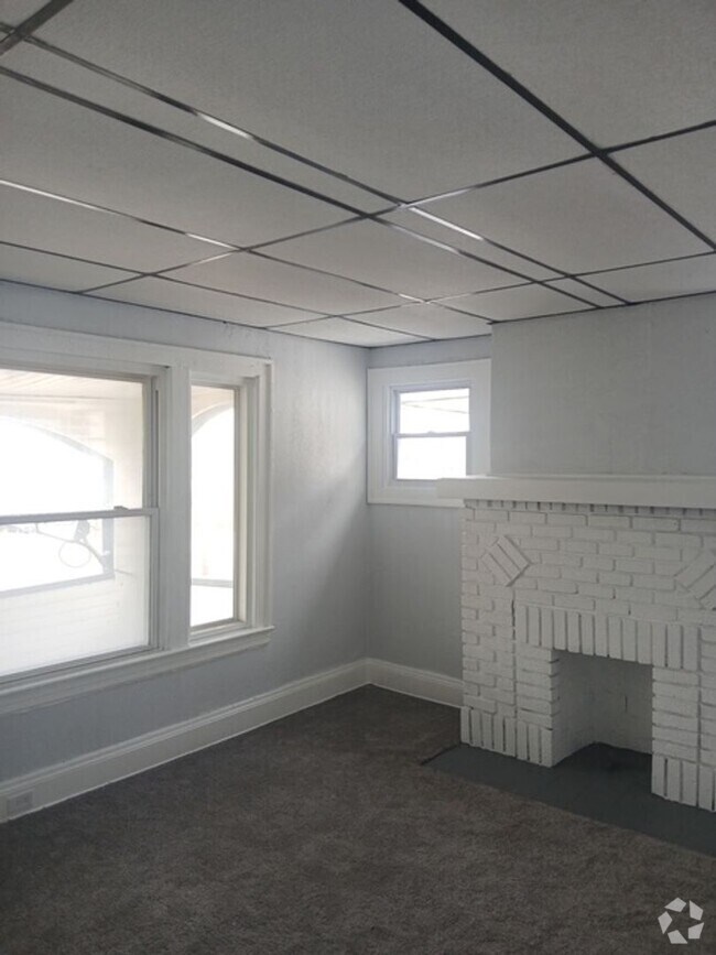 Building Photo - 3215 E 117th St