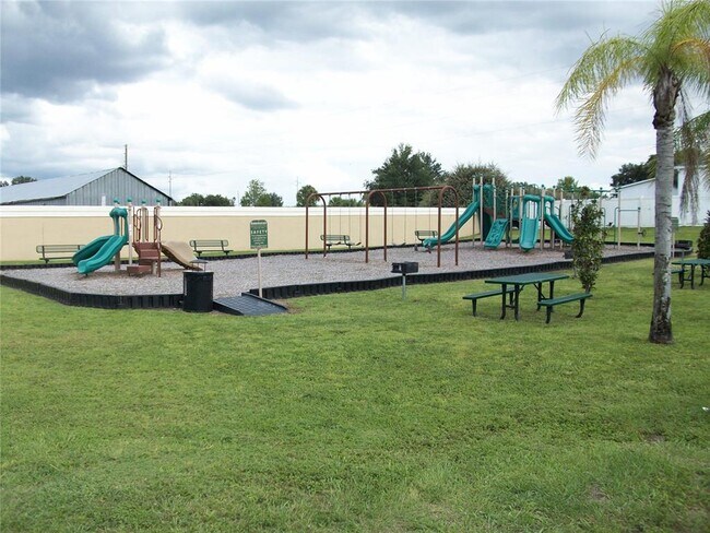 Building Photo - 511 Coconut Palm Way