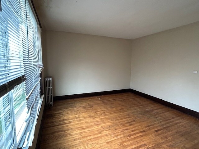 Building Photo - 300 Roesch Ave