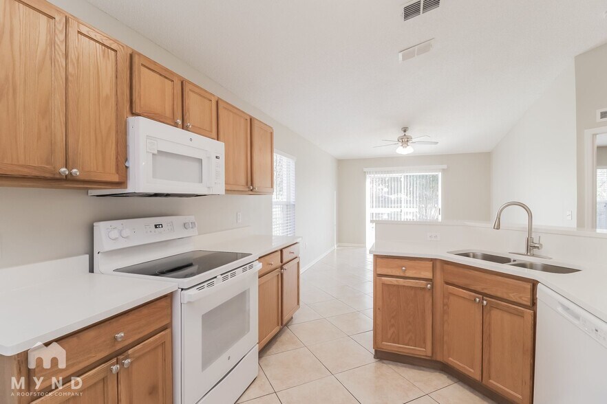 Building Photo - 16926 Corner Bay Ct