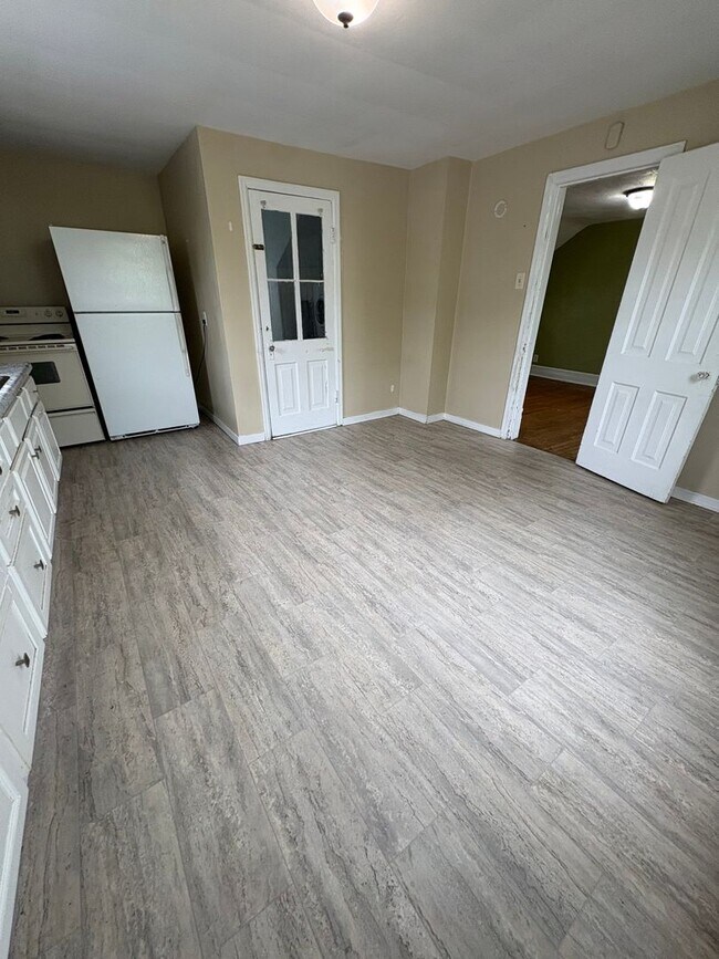 Building Photo - GB - 02 - Duplex