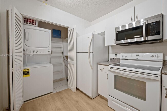 Building Photo - 8900 Collins Ave
