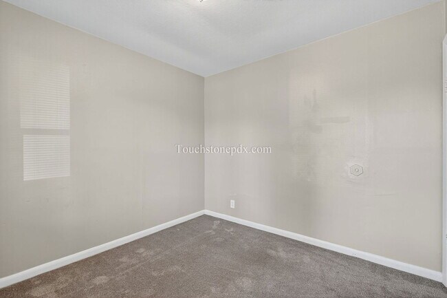 Building Photo - 7349 SE Evergreen St