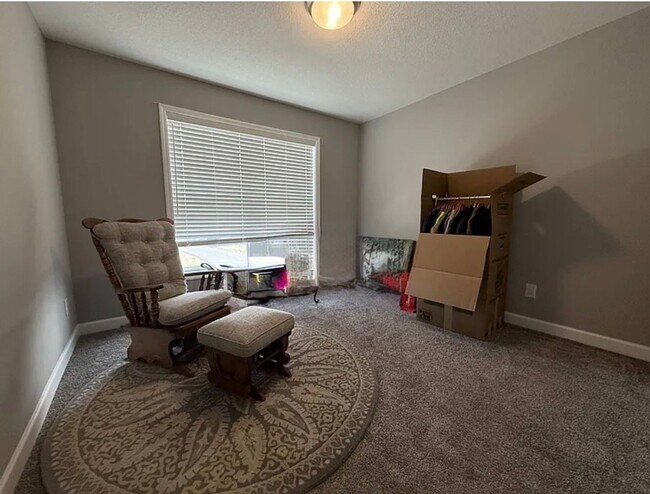 Building Photo - Gorgeous 4BR/2.5BA Rogers Home Available 8/1!