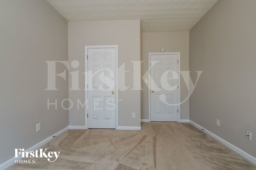 Building Photo - 6919 Island Pointe Dr
