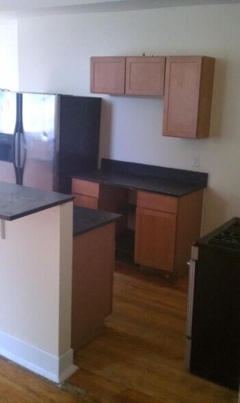 Building Photo - 2212 Ravine St