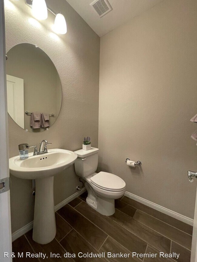 Building Photo - 12483 Point Sierra St