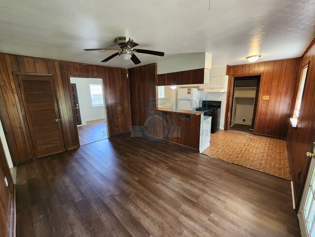 Building Photo - 29 Brookview Dr