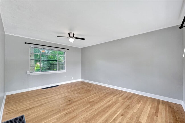 Building Photo - Sublease Available February 1st, 2026- Cha...