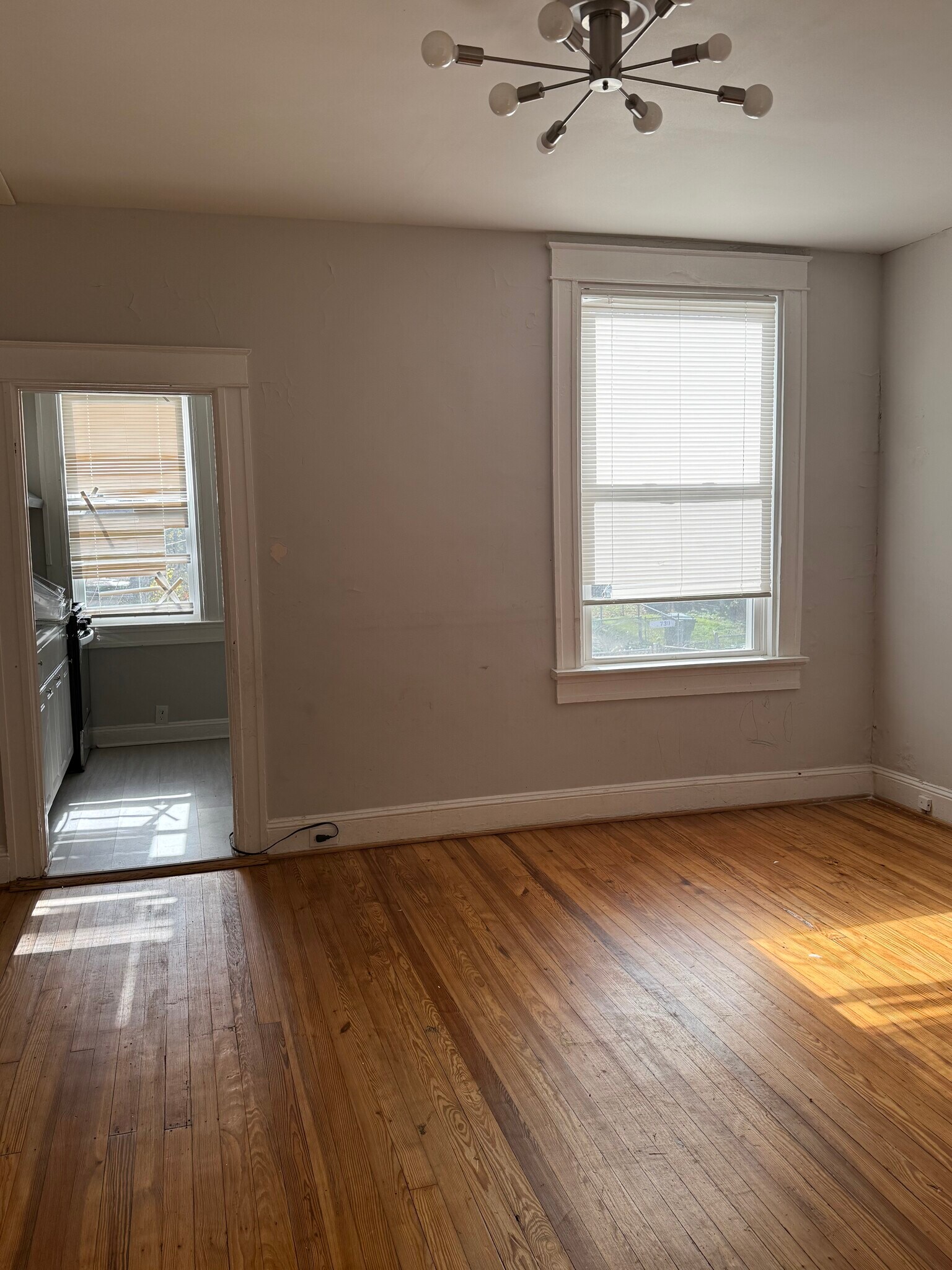 Building Photo - 741 Melville Ave