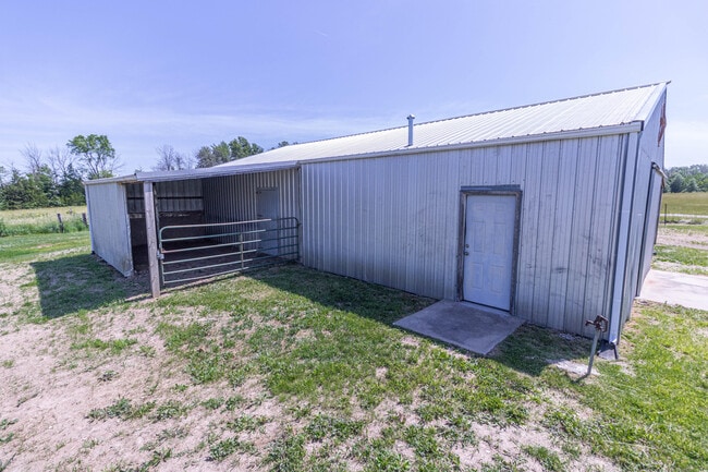 Building Photo - 16950 N Davis Rd