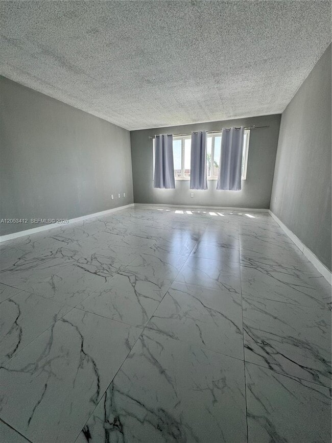 Building Photo - 6930 Miami Gardens Dr