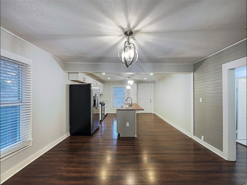 Building Photo - 212 4th St