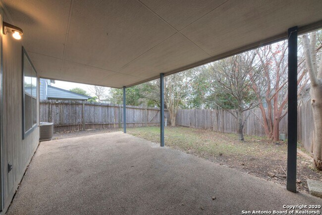 Building Photo - 3 Bedroom/2.5 Bath located in Villas at Northgate