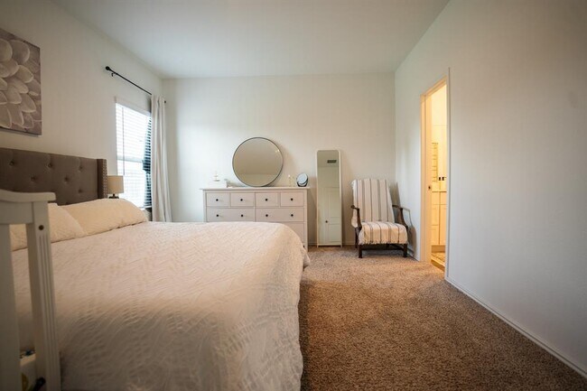 Building Photo - 208 Prairie Dog Town Dr