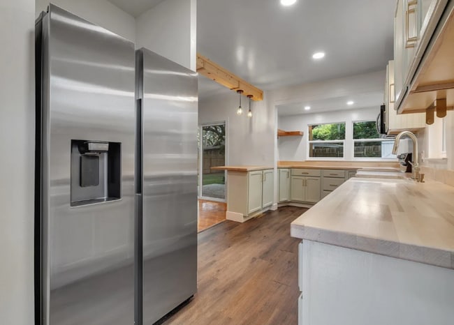 Building Photo - 1310 E 7th Ave