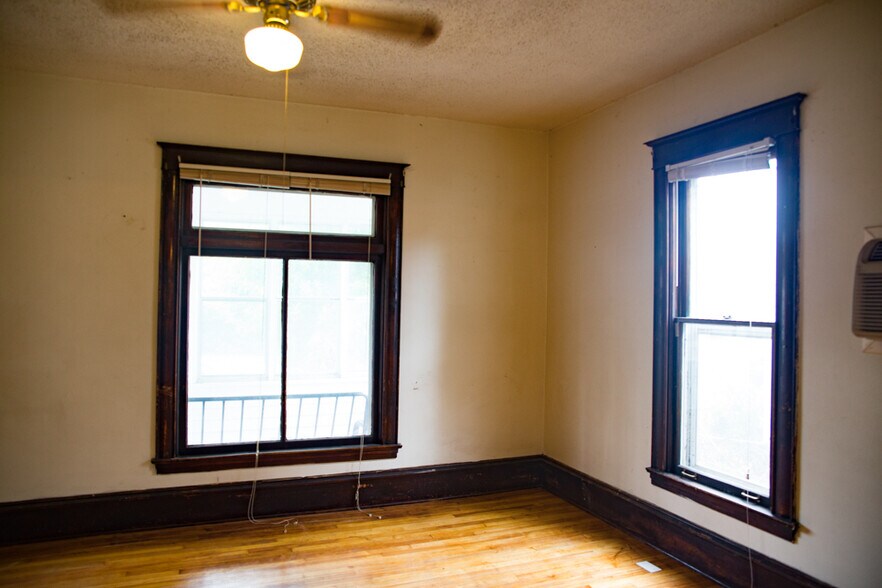 Building Photo - 1305 E Hennepin Ave