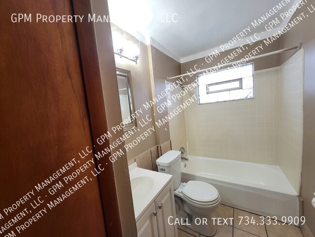 Building Photo - 875 Raupp Pl