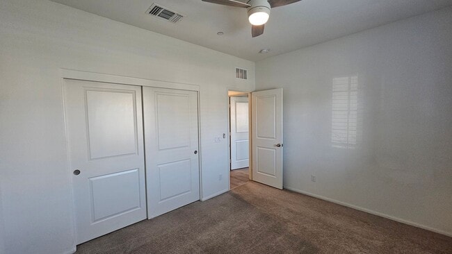 Building Photo - Modern 4 Bedroom Home in City in the Hills