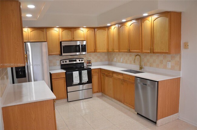 Building Photo - 12600 SW 5th Ct