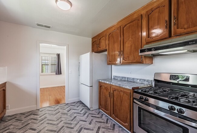 Building Photo - Charming & Updated: Your Perfect Retreat A...