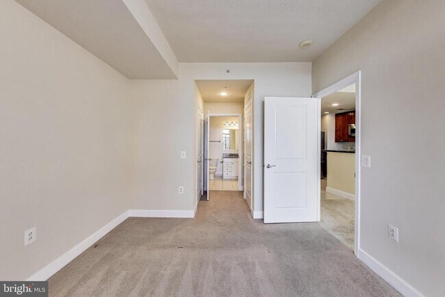 Building Photo - 3650 S Glebe Rd