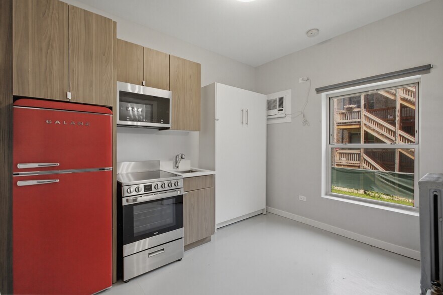 Building Photo - 4700 N Racine Ave