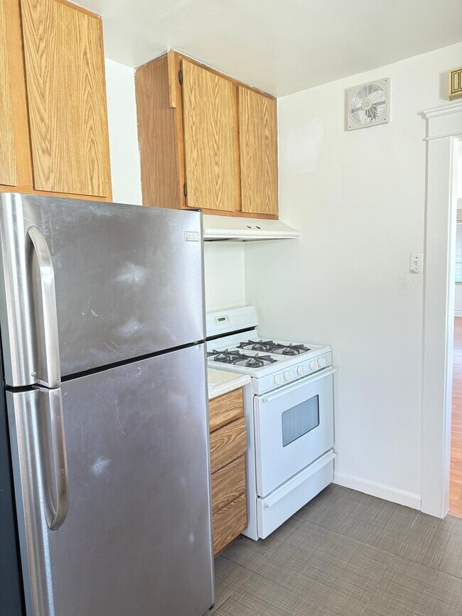 Building Photo - 1134 N Maryland Ave