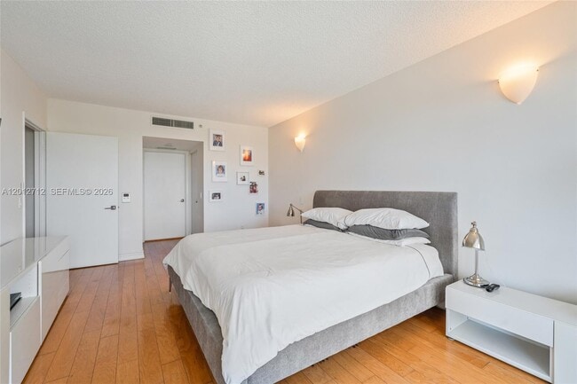 Building Photo - 21205 Yacht Club Dr