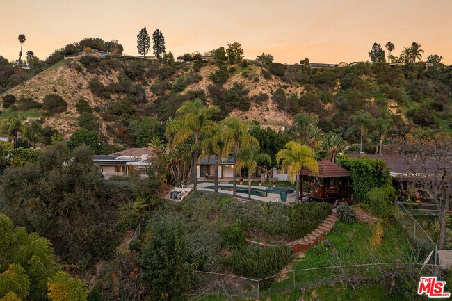 Building Photo - 3761 Sheridge Dr