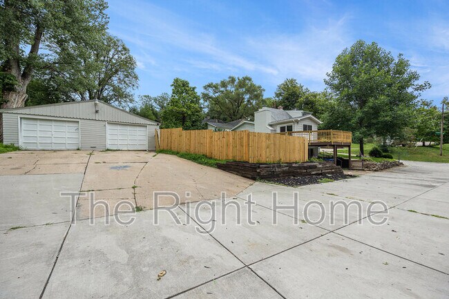 Building Photo - 3918 S 14th St