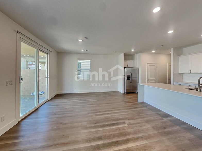 Building Photo - 5816 Astapor St