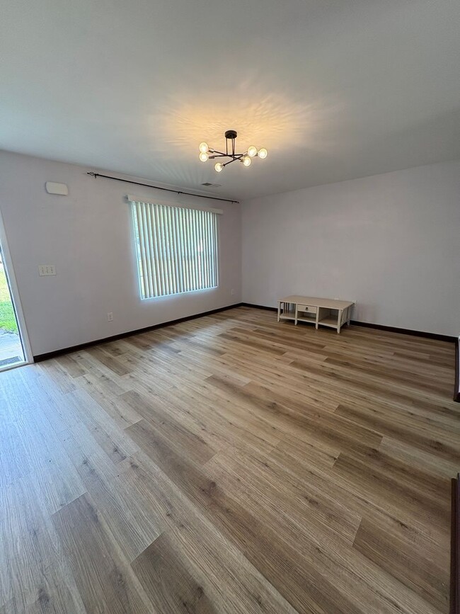 Building Photo - 4 Bedroom 2.5 Bath Home in Woodruff Near B...