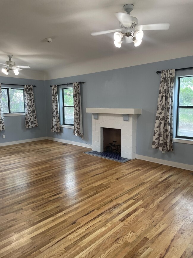 Building Photo - 437 Maple St NE