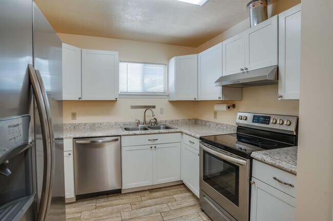 Building Photo - 266 S Villas Ct