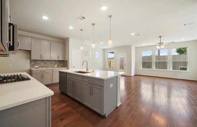 Building Photo - 8647 Cedardale Park Dr
