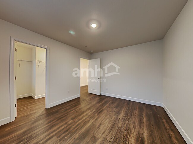 Building Photo - 13902 106th Ave E