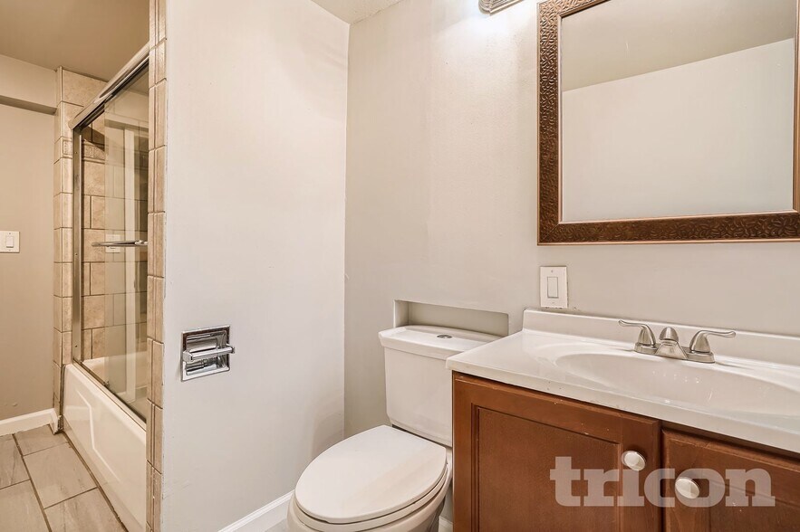 Building Photo - 4662 S Badger Ct