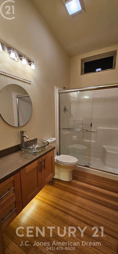 Building Photo - Spectacular Views in the Heart of Applegate Wine Country