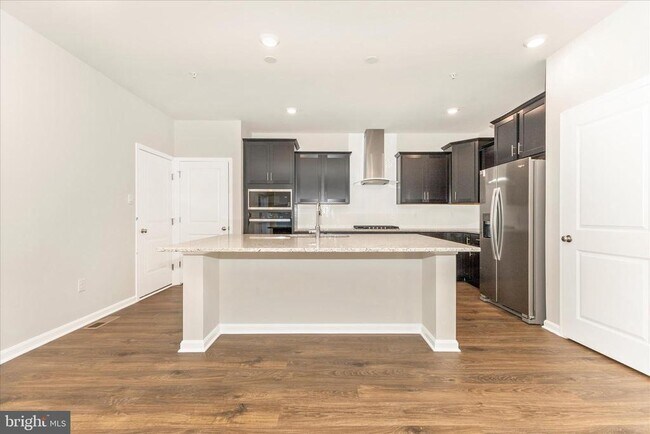 Building Photo - 461 Hanson St