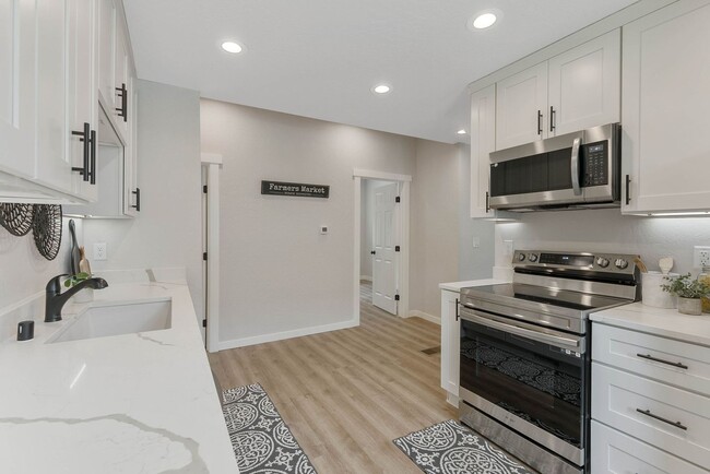 Building Photo - Darling 4 Bed, 2 Bath Home in Spokane!