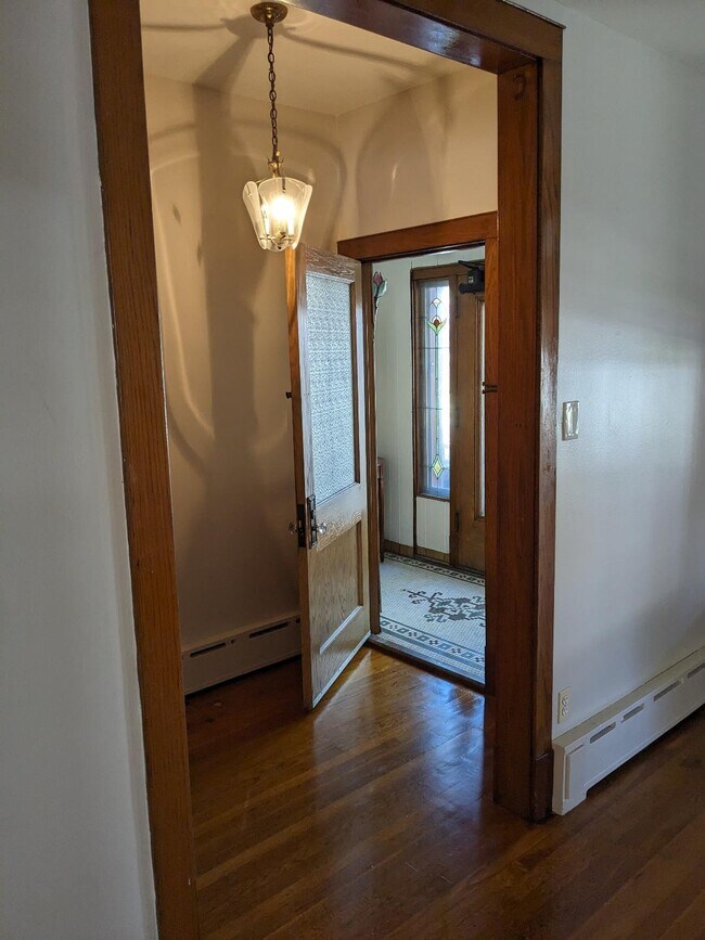 Building Photo - 4155 W Wellington Ave