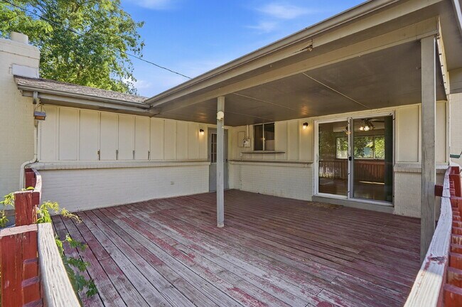 Building Photo - $2,695.95, 3-Bed, 2-Bath, Ranch House in Littleton with Great Fenced in Yard!