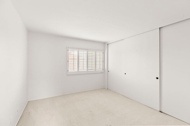 Building Photo - 2957 Seaview Ave
