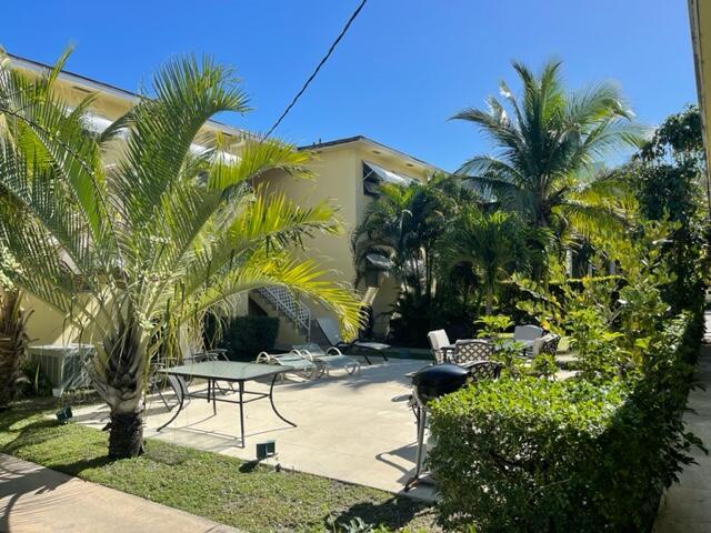 Building Photo - 101 N Lakeside Dr