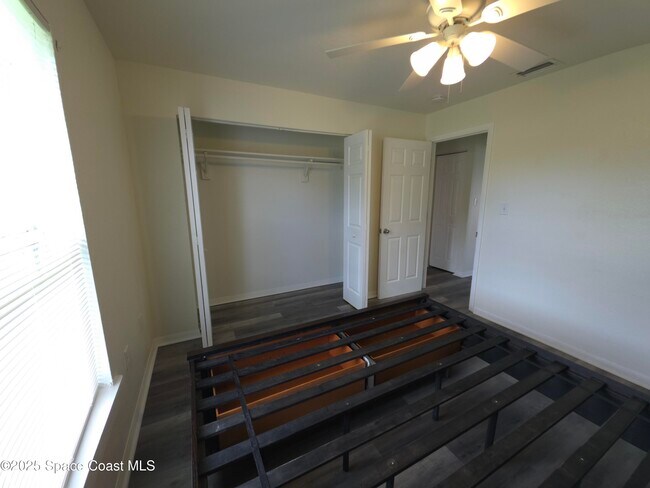 Building Photo - 901 Colonial Ave SE