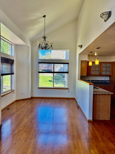 Building Photo - 1112 Meadow Oaks Dr