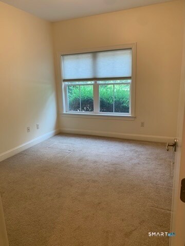 Building Photo - 102 Edgewater Cir
