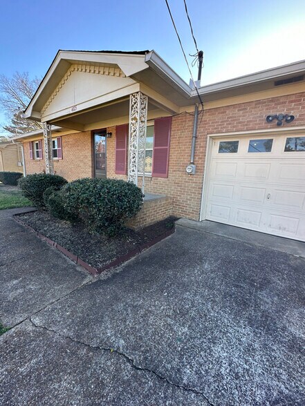 Building Photo - 4025 Knollbrook Dr NW